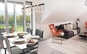 BlackNCozy - Design Appartement mit Boxspringbett und Balkon